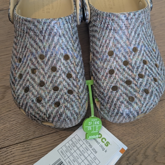CROCS Chevron Pattern Tweed Pattern - Picture 2 of 8